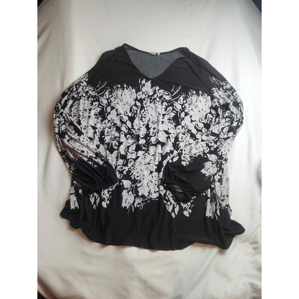 Cato Womens Plus Size 22/24W Black White Floral V-Neck Blouse Bubble Sleeve Top